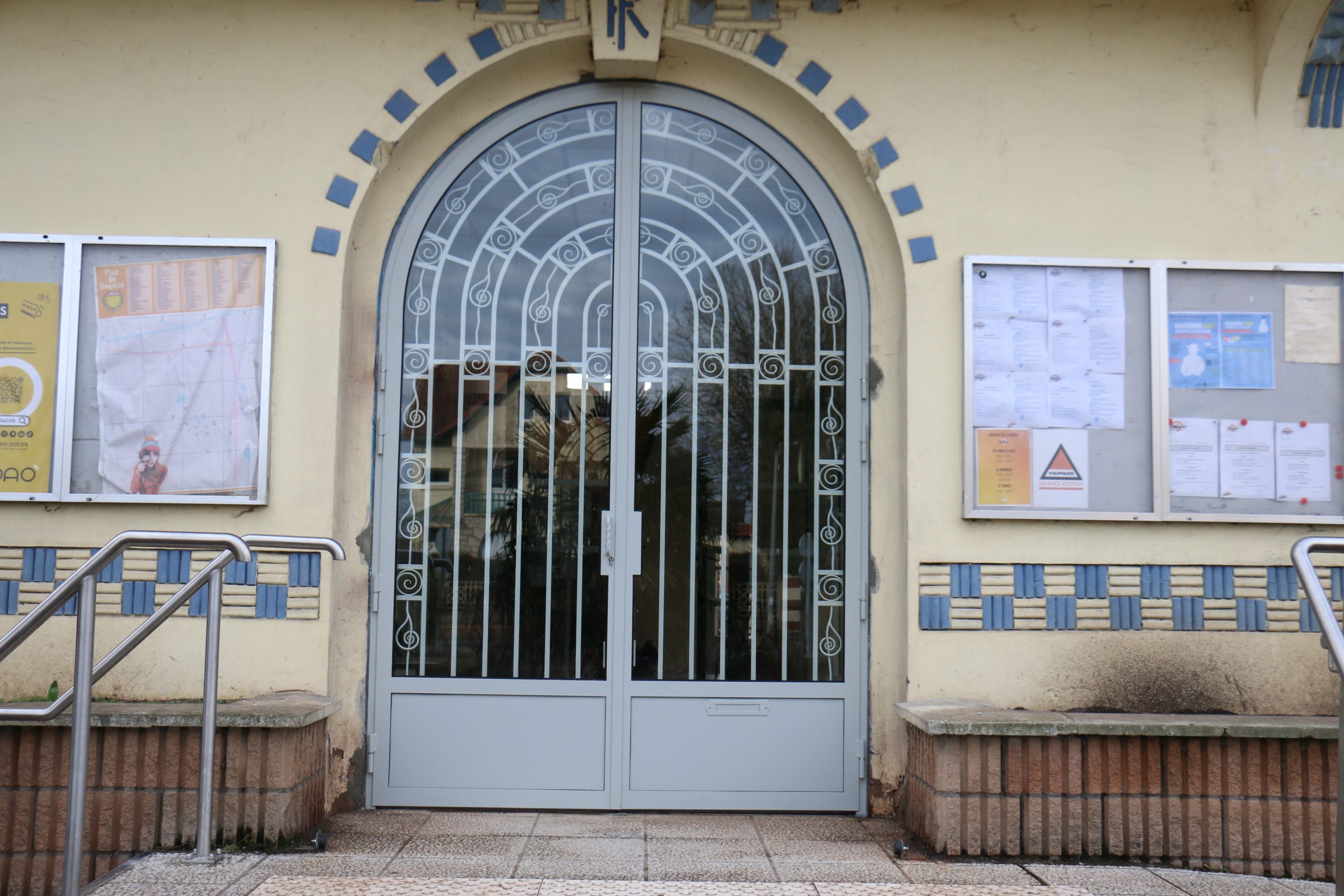 Changement de la porte d&rsquo;entrée de la Mairie