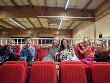 received_1214401319852323